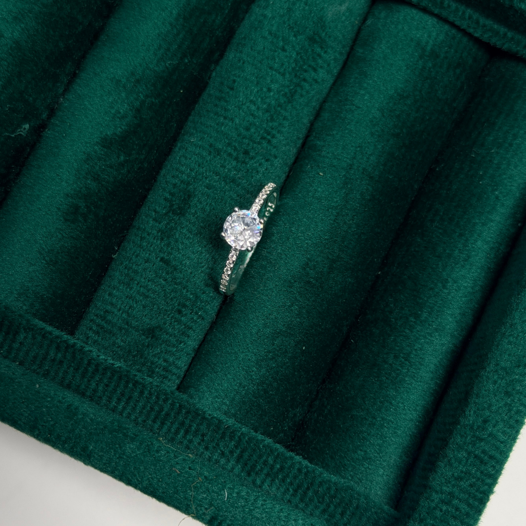 Engagement V Shine Single Solitaire Silver Ring