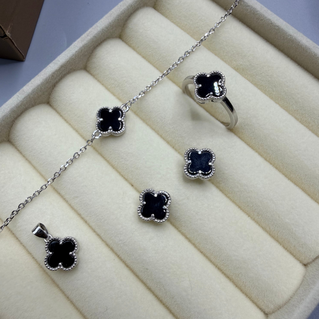 Clover Pendant Set